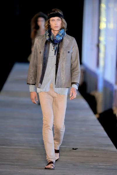 Look 27